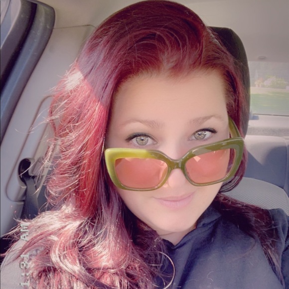 Profile Picture of Jihan Jasey (@jihanjasey) on Poshmark