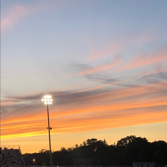 Profile Picture of Clare Starr (@clare_starr3032) on Poshmark