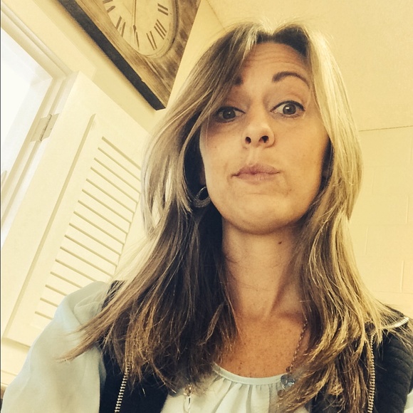 Profile Picture of Kailee Stephens (@kaileestephens) on Poshmark