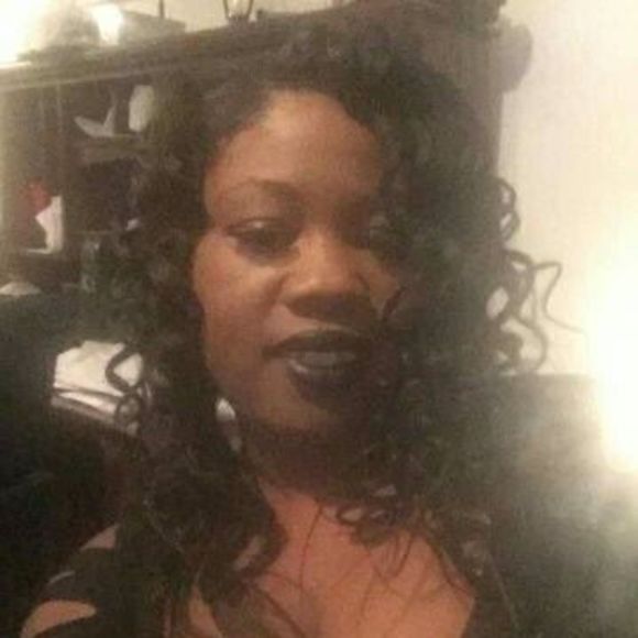 Profile Picture of Keesha Kursh (@ds2412) on Poshmark