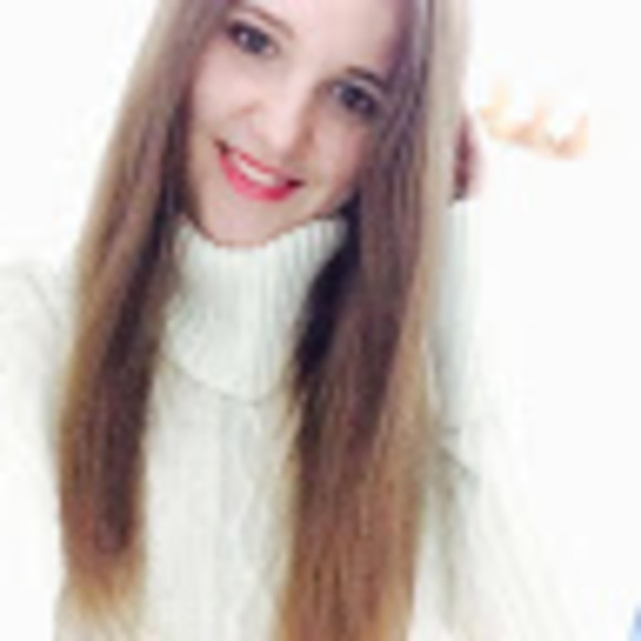 Profile Picture of Heather Conroy (@heatherconro660) on Poshmark