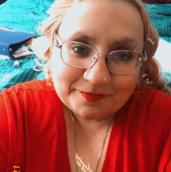 Profile Picture of Angie Guzman (@angieguzman549) on Poshmark