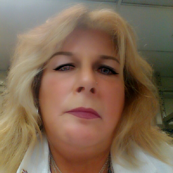 Profile Picture of Carolyn Archambault (@agps1964) on Poshmark