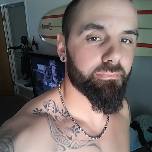 Profile Picture of Justin Gualdarama (@goldie2252) on Poshmark