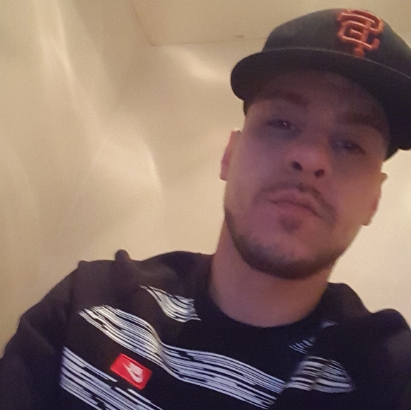 Profile Picture of Michael Czapski (@whitemike116) on Poshmark