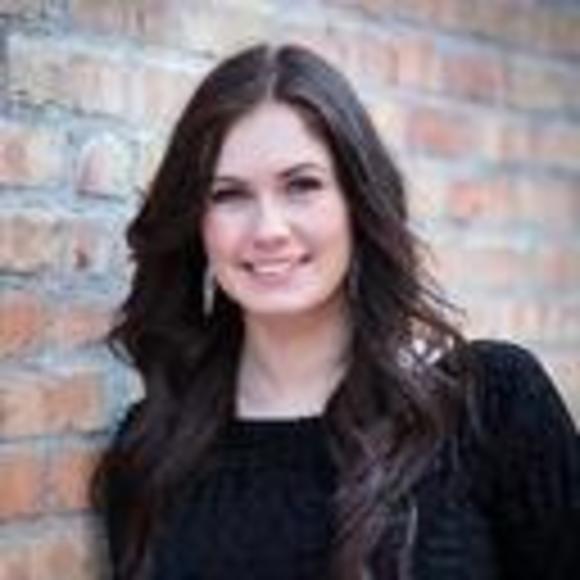 Profile Picture of Joanne West (@joanne8west) on Poshmark
