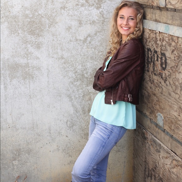 Profile Picture of Maeve Rixen (@maerix) on Poshmark
