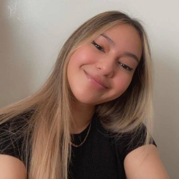 Profile Picture of Sandra Almonte (@sandreyna) on Poshmark