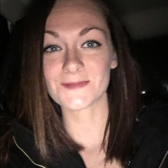 Profile Picture of Deziray Pallotta (@dmoot08) on Poshmark