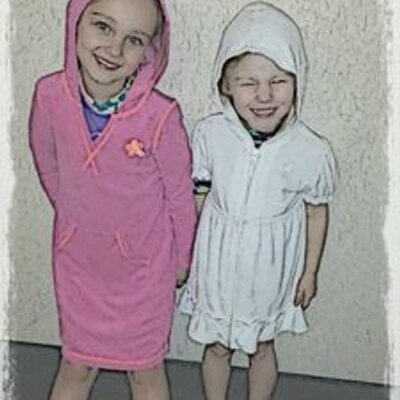 Profile Picture of Elizabeth Travis (@LilMad2904) on Twitter