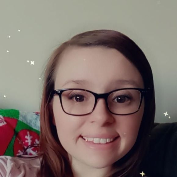 Profile Picture of Holly Kisamore (@hollykisamore) on Poshmark