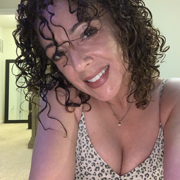 Profile Picture of Amanda Mclauchlin (@fancyfeet8080) on Poshmark