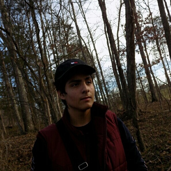 Profile Picture of Axel Garcia (@axel4512) on Poshmark