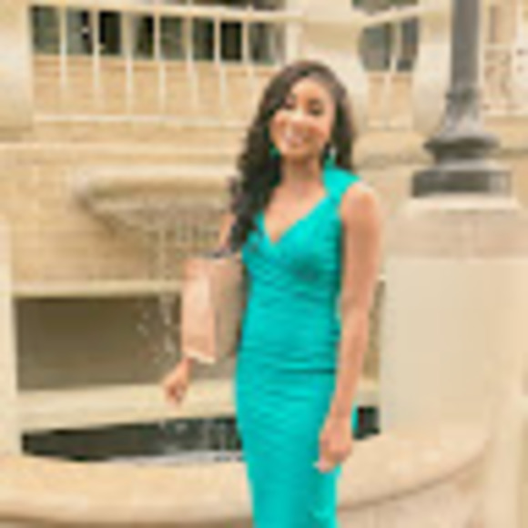 Profile Picture of Jasmine Mclaughlin (@jasminemclau701) on Poshmark