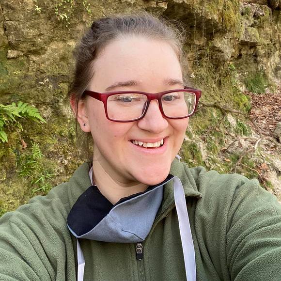 Profile Picture of Leanna Kinnamon (@miraleeann) on Poshmark