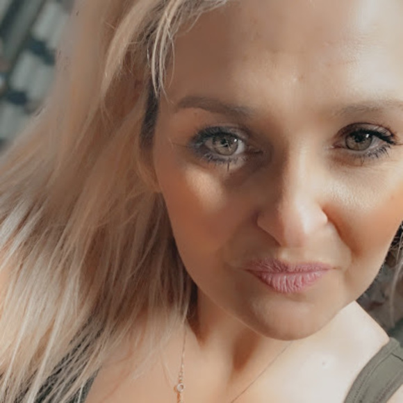 Profile Picture of Crystal Cressionnie (@crystalbaham143) on Poshmark