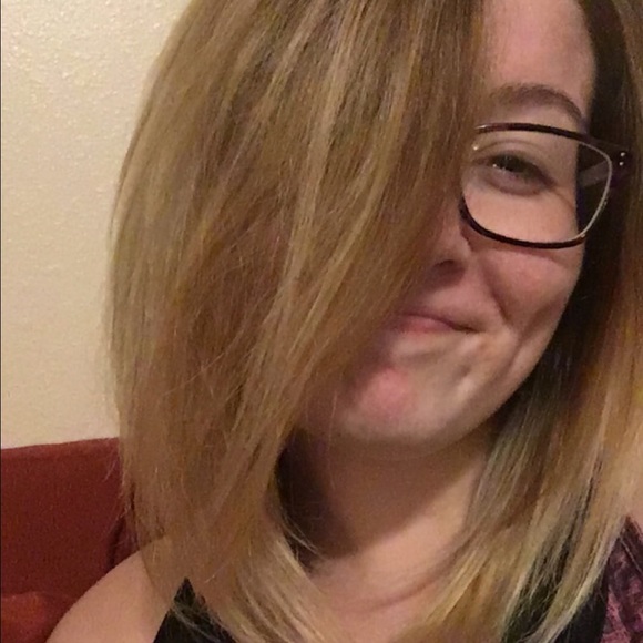 Profile Picture of Reily Atchison (@reily_victoria) on Poshmark