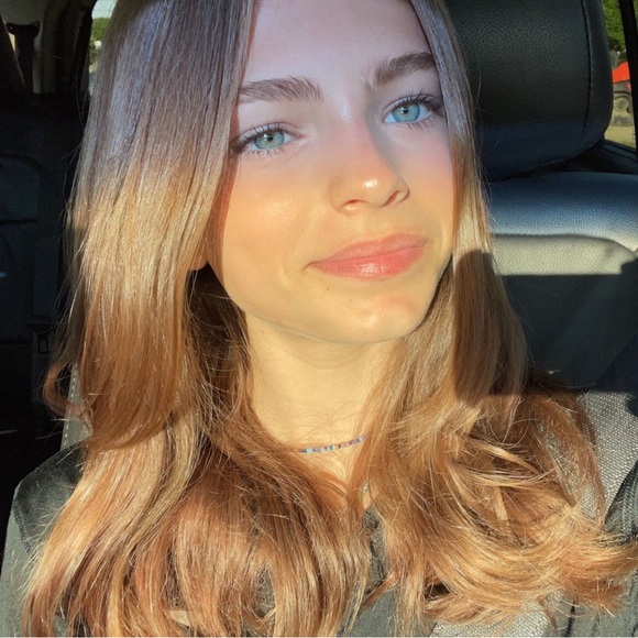 Sophia Glouser - Poshmark Profile Picture of Sophia Glouser (@sophiaglouser) on Poshmark