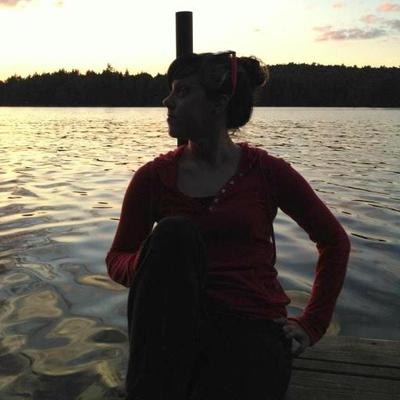 Profile Picture of Amy Larson (@Amesaurus_Rex) on Twitter