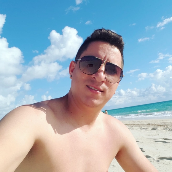 Luis Valiente - Poshmark Profile Picture of Luis Valiente (@luisvalien) on Poshmark