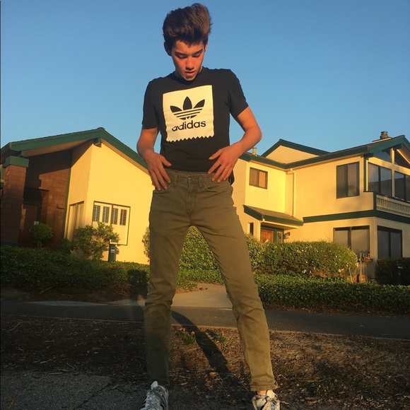 Profile Picture of Alexander Chow (@amchow) on Poshmark