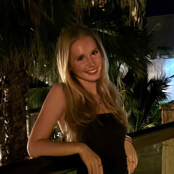 Audrey Barowsky - Poshmark Profile Picture of Audrey Barowsky (@audrey_barowsky) on Poshmark