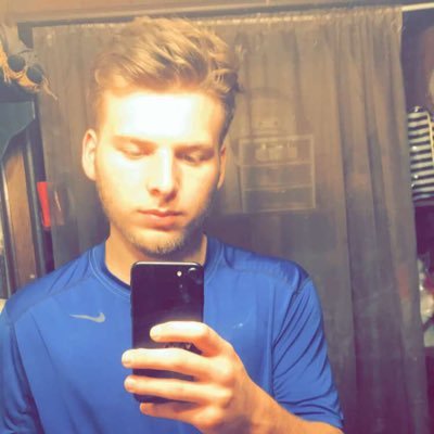 Profile Picture of Moe Leo (@MoeLeo5) on Twitter