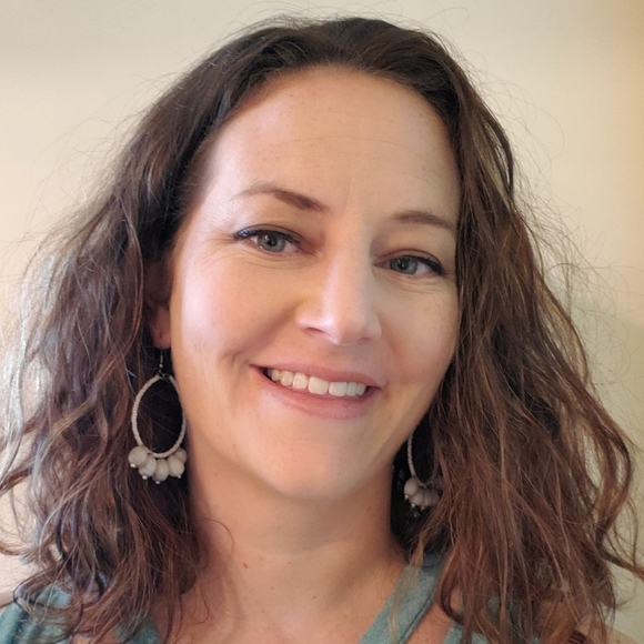 Profile Picture of Sarah Burky (@artteacherdavis) on Poshmark