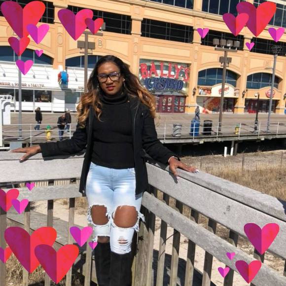 Profile Picture of Candacy Reynolds baptiste (@candymalia) on Poshmark