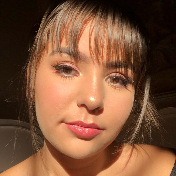 Profile Picture of Briana Marinescu (@cheapncute) on Poshmark
