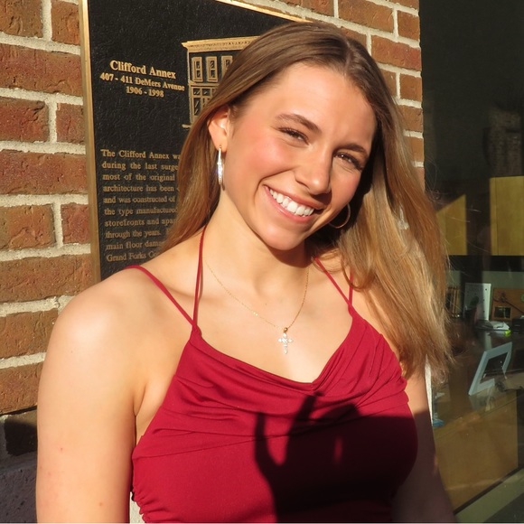 Profile Picture of Mikayla Aumer (@mikayla_aumer) on Poshmark