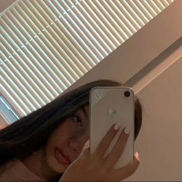 Profile Picture of Ava Lambert (@avalambert08) on Poshmark
