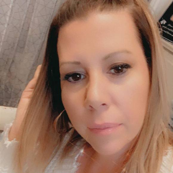 Profile Picture of Amy Hemley (@amya1976) on Poshmark