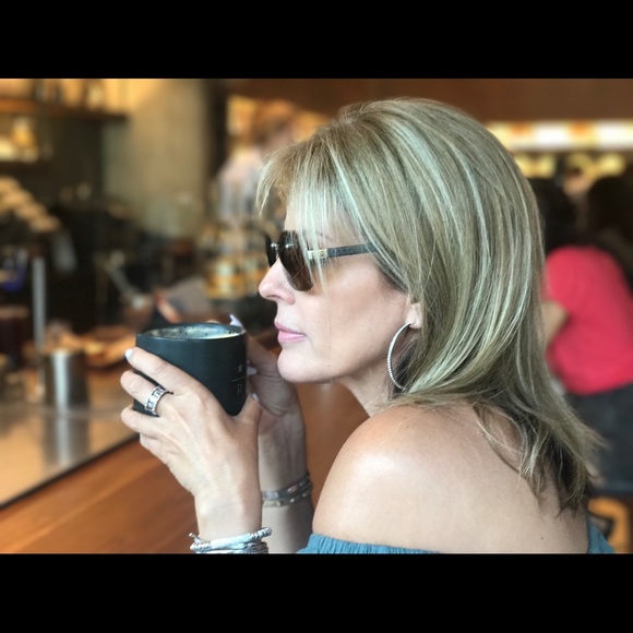 Profile Picture of Tina Machado (@machltd) on Poshmark