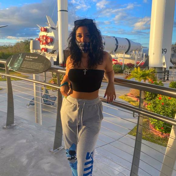 Profile Picture of Ale Vallecillo (@alevallecillo) on Poshmark