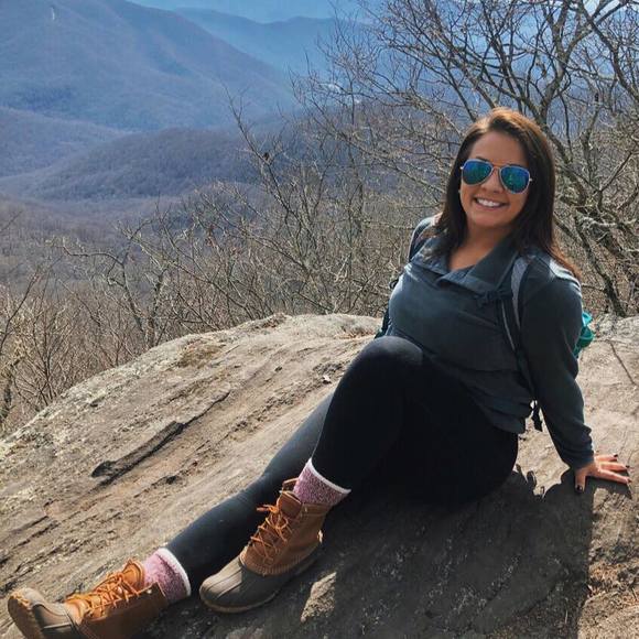 Profile Picture of Jordyn Fretwell (@jordynfretwell) on Poshmark