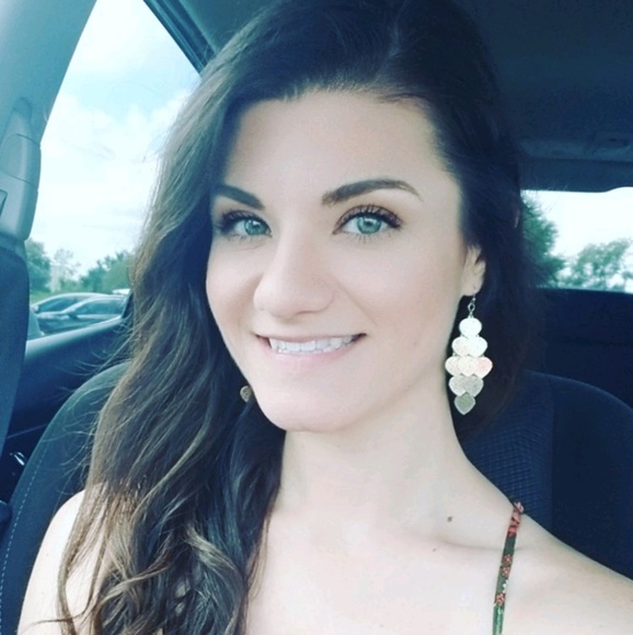 Profile Picture of Amanda Garrison (@agarrison1109) on Poshmark