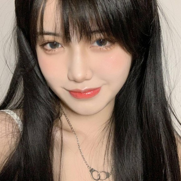 Profile Picture of Mateov Mateov (@mateovan70035) on Poshmark