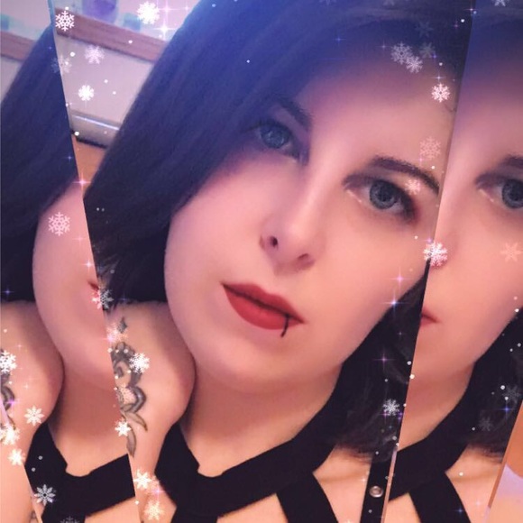 Jasmine Kayee - Poshmark Profile Picture of Jasmine Kayee (@dark_ruby97) on Poshmark