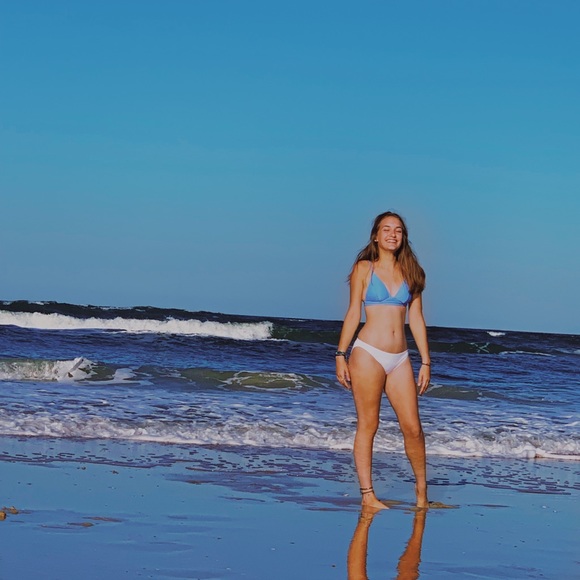 Profile Picture of Alexandrs Stoner (@aleestoner) on Poshmark