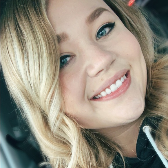 Profile Picture of Brianna Nordin (@briannanordin) on Poshmark