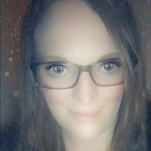 Profile Picture of Sarah Hoscheit (@sml156) on Poshmark