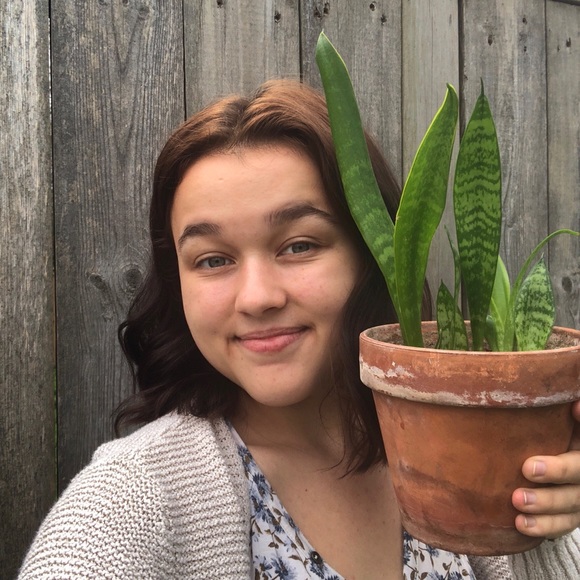 Profile Picture of Kylie Deeley (@kylie_deeley) on Poshmark