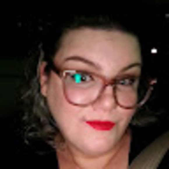 Profile Picture of Juliana Gallioli (@julianazor) on Poshmark