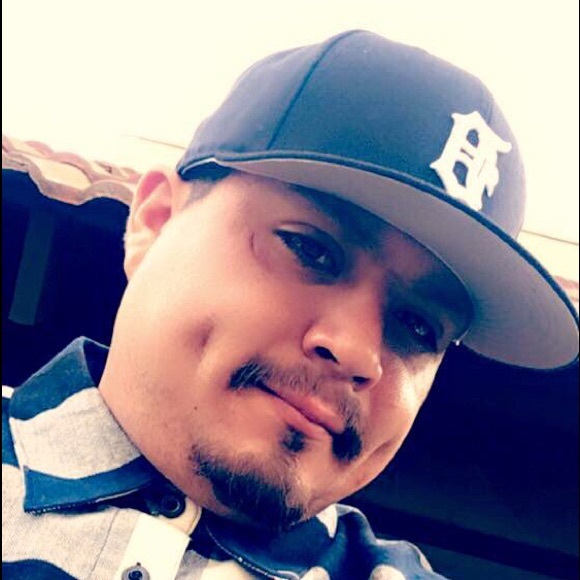 Profile Picture of Jesse Barragan (@sneakylocs) on Poshmark