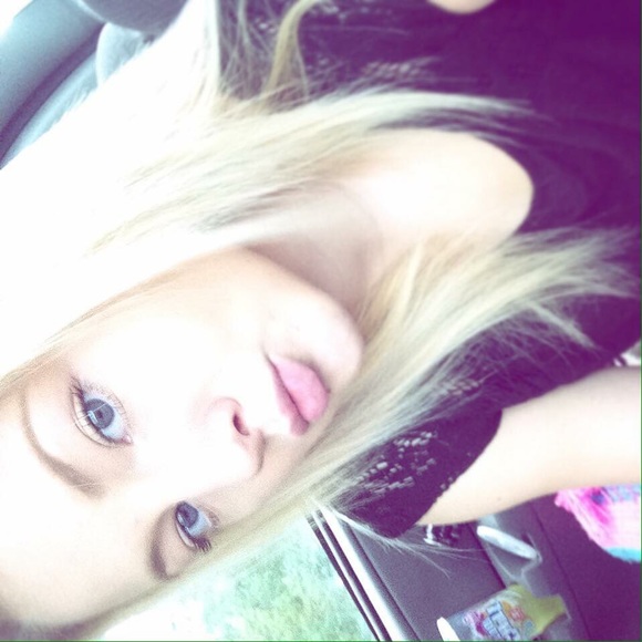 Profile Picture of Alexis Ramey (@alexisramey) on Poshmark