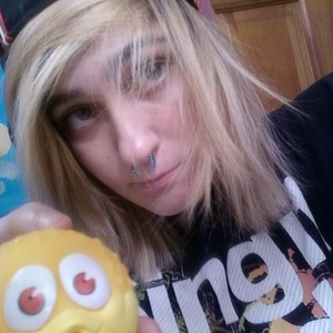 Profile Picture of Amanda Mayhem (@amandakillskids) on Myspace