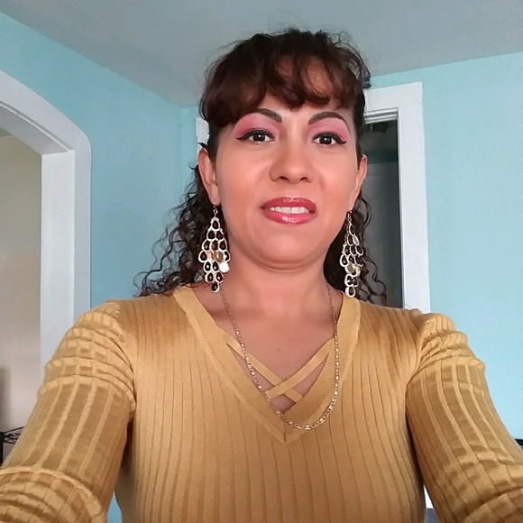 Marta Gebauer - Poshmark Profile Picture of Marta Gebauer (@catracha10) on Poshmark