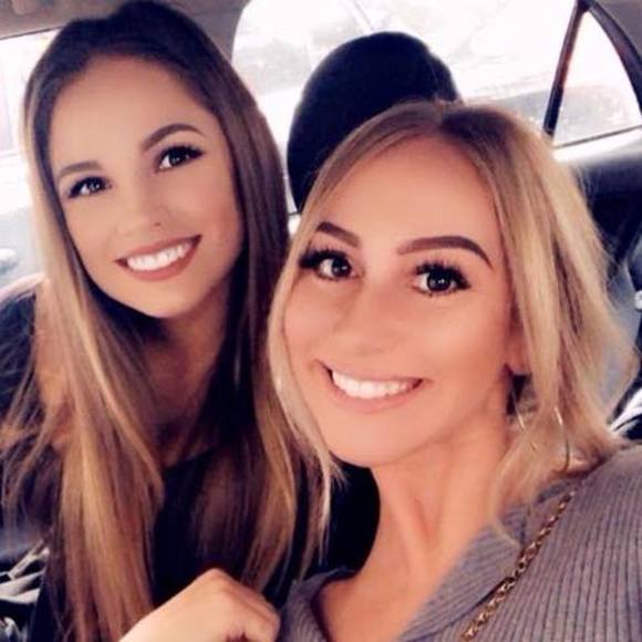 Profile Picture of Dina Simone (@dinasimone09) on Poshmark