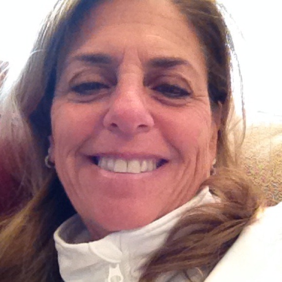 Profile Picture of Robin Marcus (@rmarcus) on Poshmark